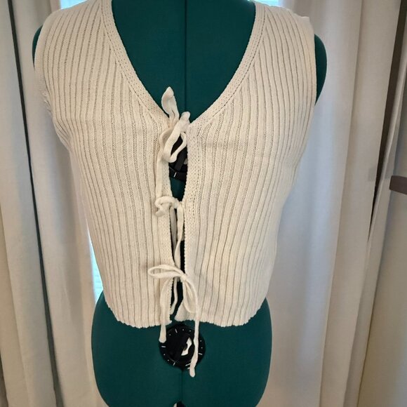 Ribbed Knit Tie-Front Sweater Vest Top – Cream - Picture 1 of 2